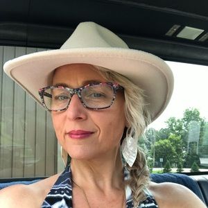 Meet your Posher, Jen